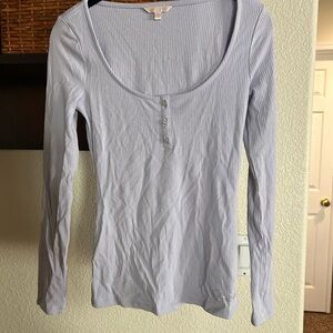 Guess * NWOT * lilac Long Sleeve Henley Top